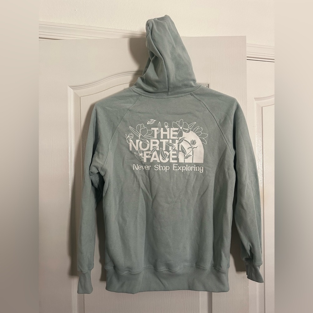 The North Face Women’s Light Green/Sage Hoodie